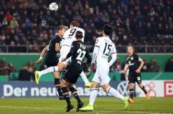 开云体育下载-尤文图斯遭遇失利，客场1-2不敌对手无缘四强