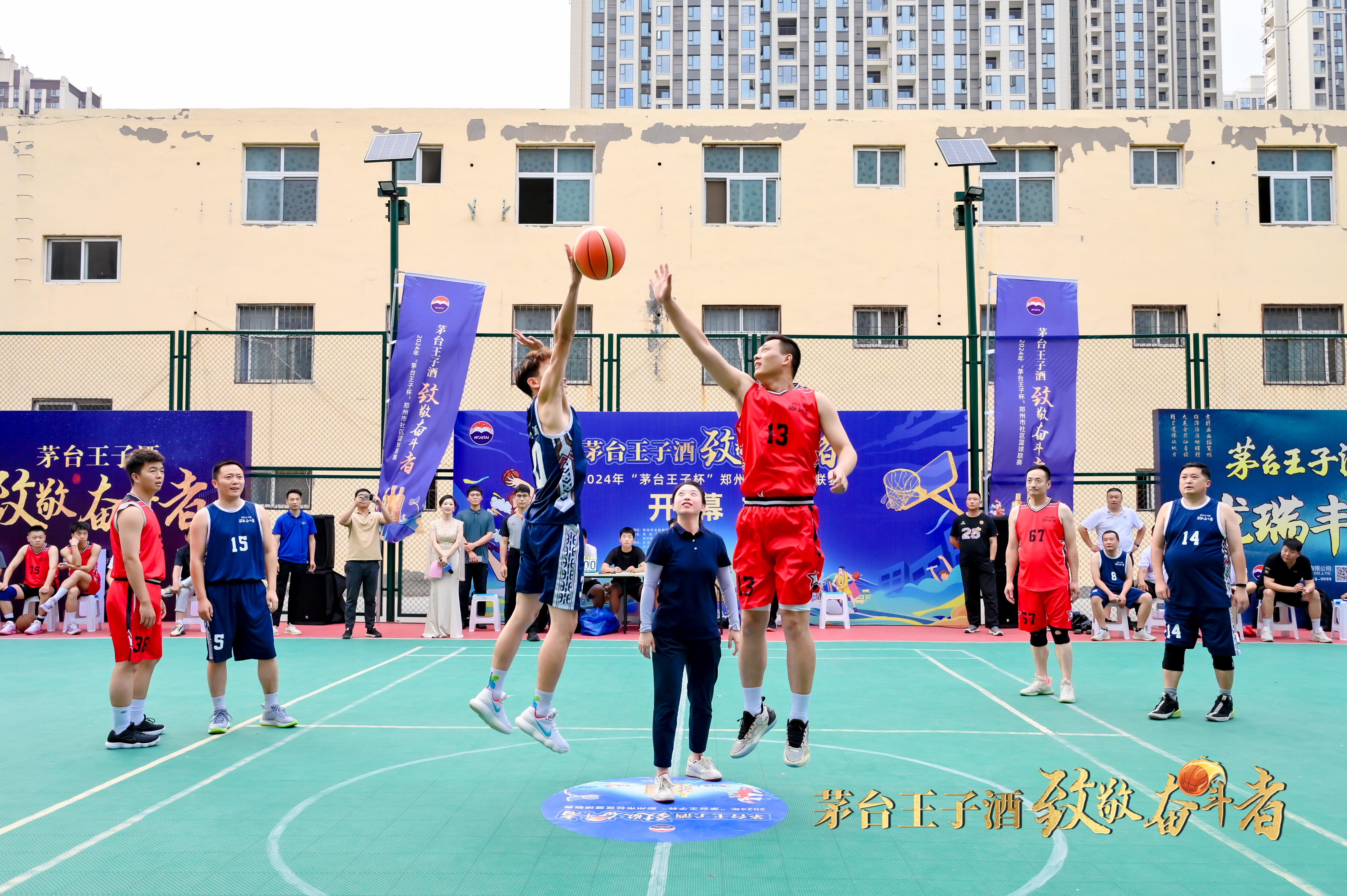 包含新赛季篮球联赛开启，球员们备战热情高涨的词条