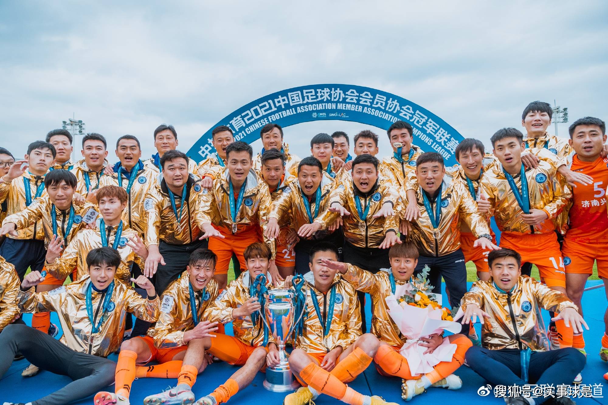 距离赛季结束还有个月，冠军归属仍未可知