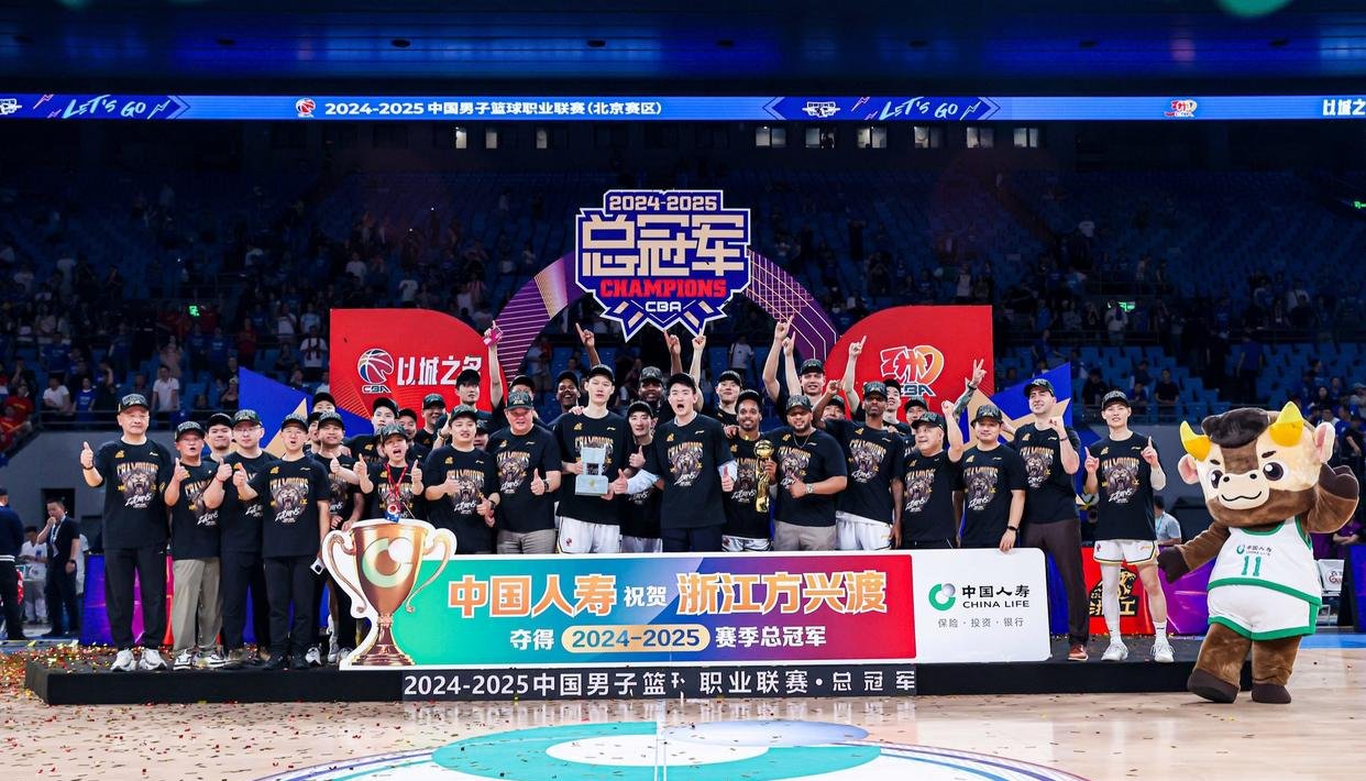 夺冠压力上升，球队争夺冠军头衔激烈角逐