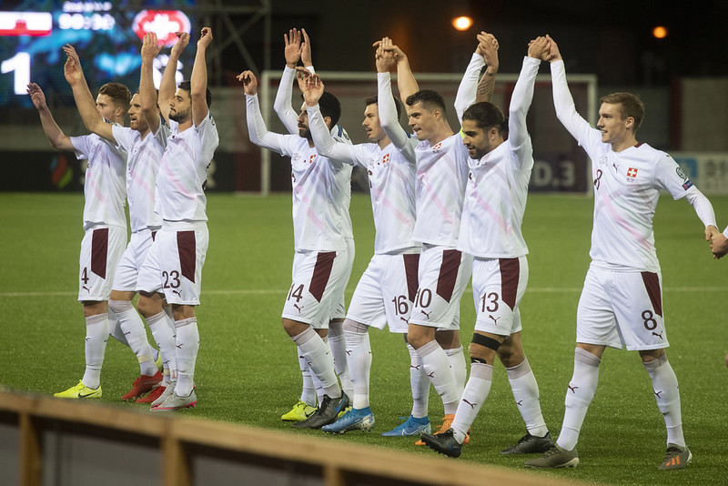 比利时大胜瑞士，赢得欧锦赛小组第一