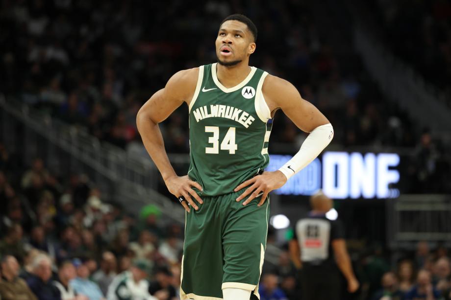 雄鹿取胜太阳，字母哥22+10