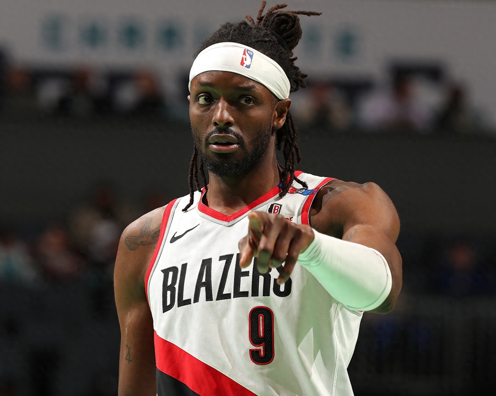 步行者主场力克黄蜂，继续保持不败