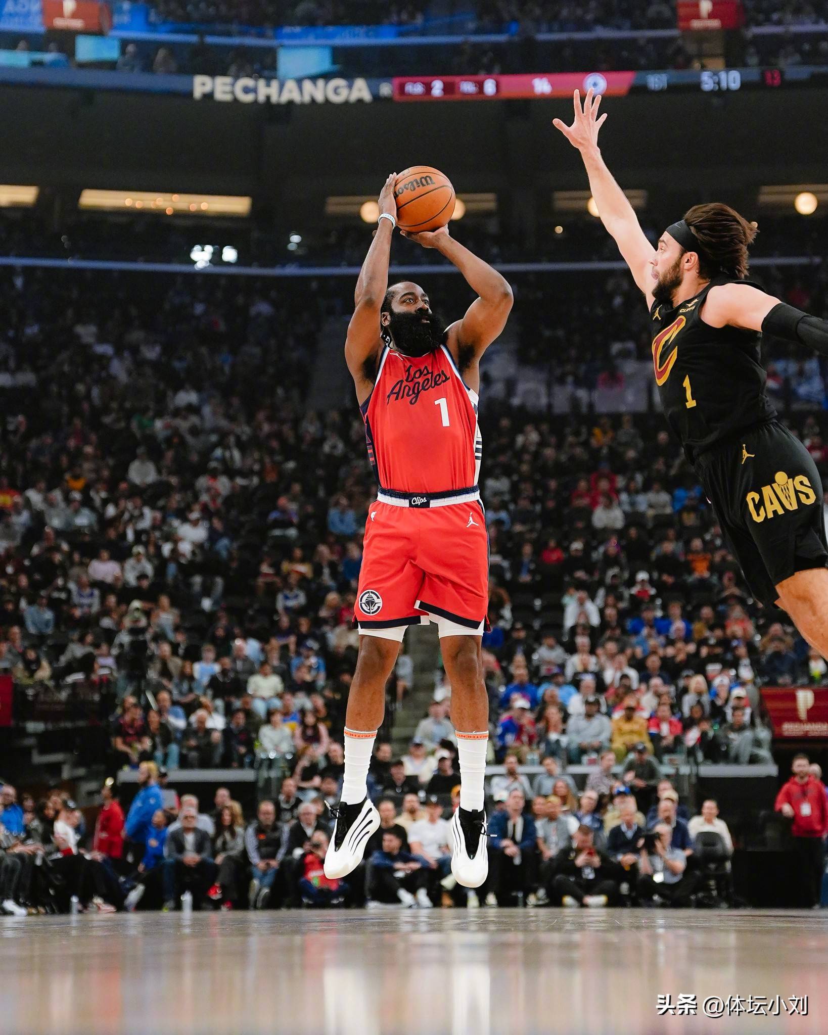 包含快船轻取黄蜂，莱昂纳德高效得分的词条