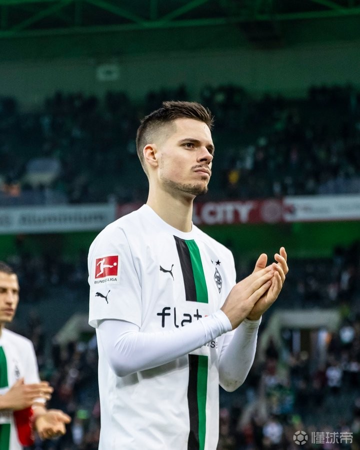 门兴格拉德巴赫前锋攻入制胜一球的简单介绍